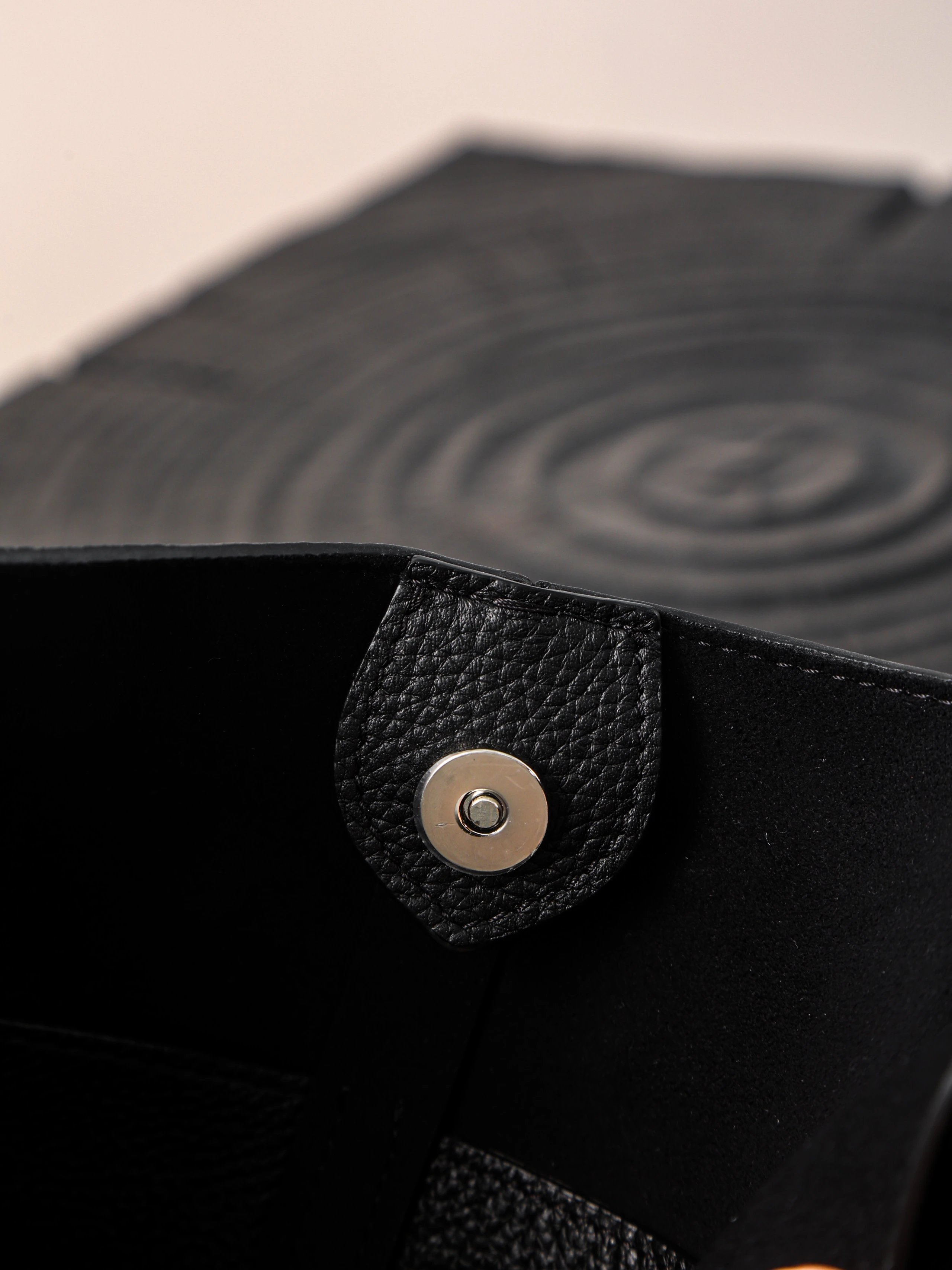 Item ID 8498 Maison-Mag1ela Magira Press age contrasting shoulder straps black brow