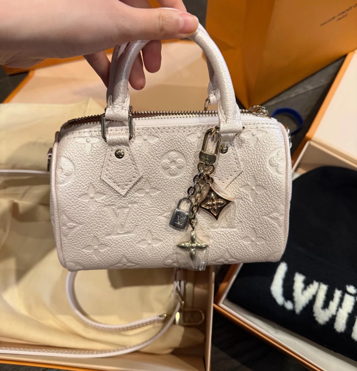 Item ID 8500 NANO-SPEEDY - Brand Old Flower Full Print Cowhide Single Shoulder Hand