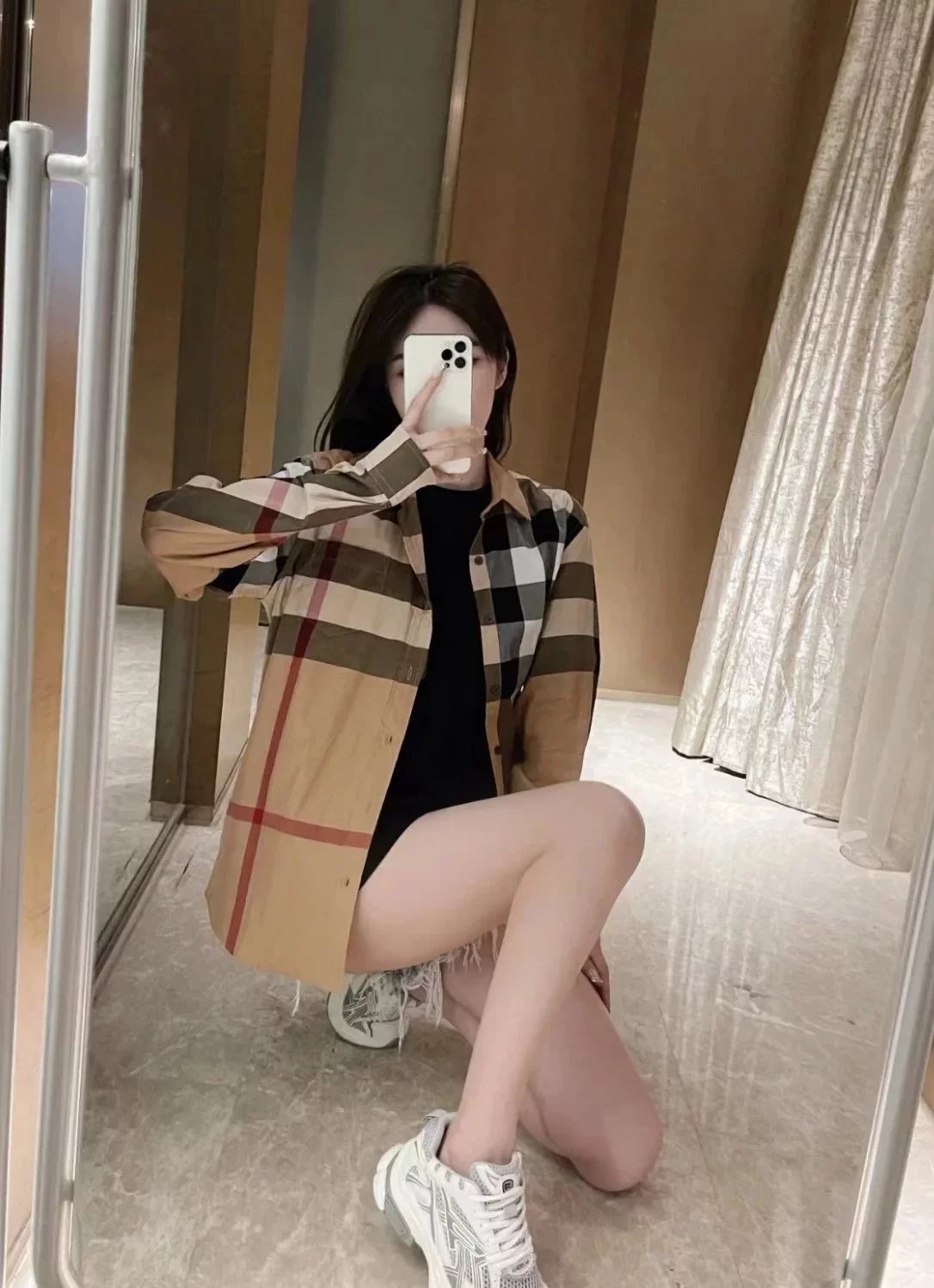 Item ID 8218 BURBERRY- Burberry -23ss- new shirt - large plaid shirt -Vintage long