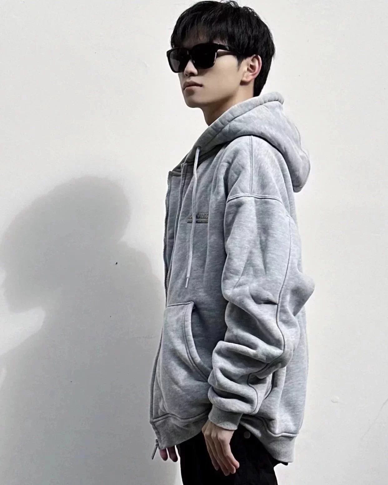 Item ID 8404 BLCG sunglasses -2023 New style - Lightweight futuristic sunglasses -