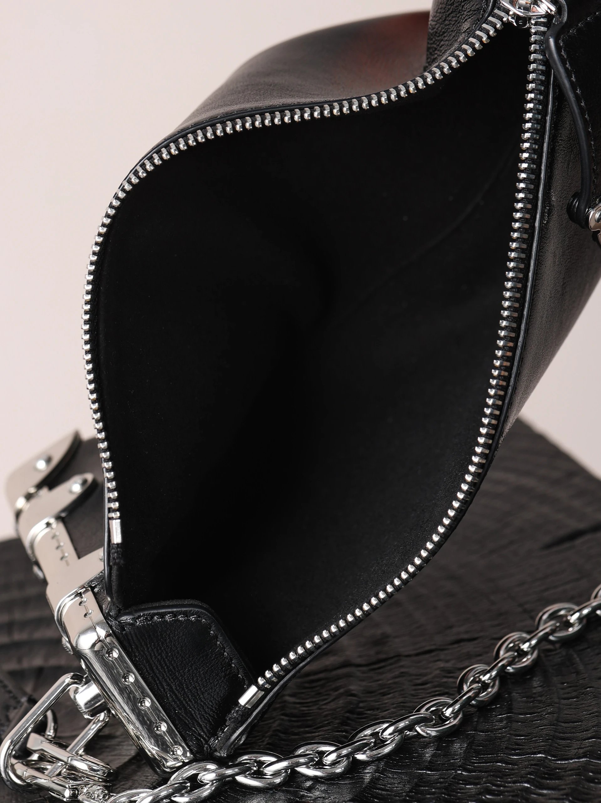 Item ID 8432 Advanced customization -100% calfskin -Slim-Trunk- soft box chain bag