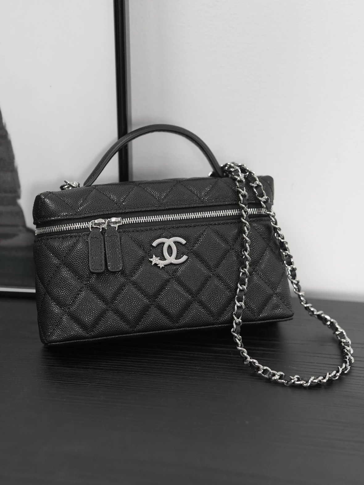 Item ID 8458 CHANE1- _Exclusive Hardware Details_ 25B Star Series Brand Logo Diamon