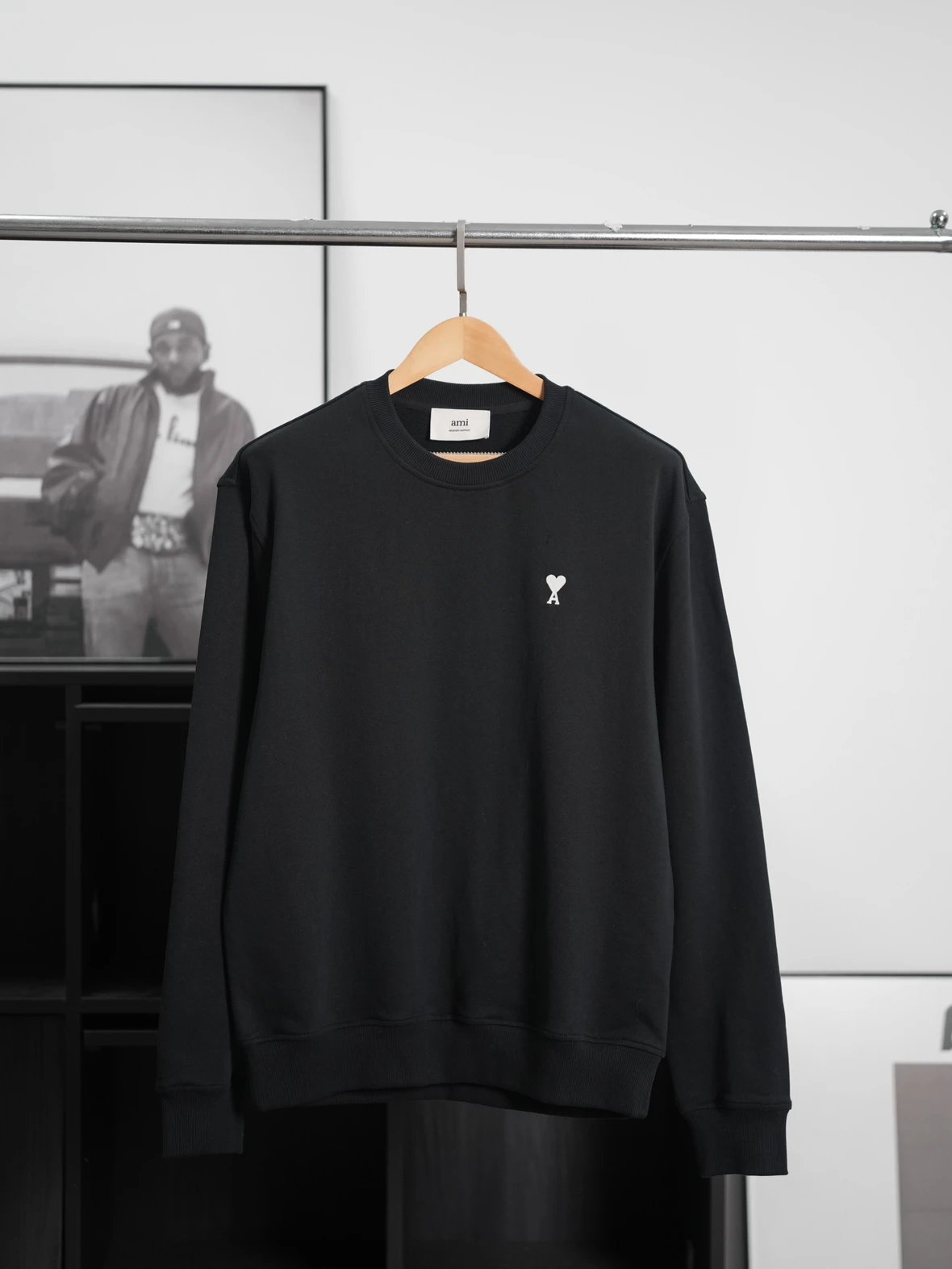 Item ID 8071 AMI spring sweatshirt - BEHRINGER Thousand Needle Embroidery Round Nec