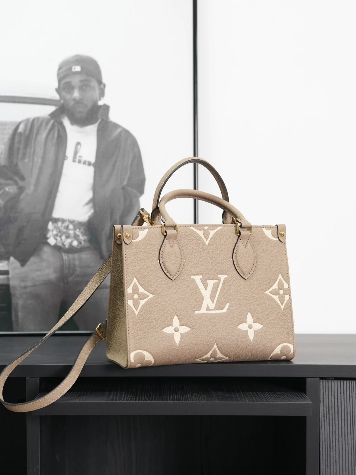 Item ID 8501 ONTHEGO-PM - Classic Old Flower Full Print - Cow Leather - Jungle Bag