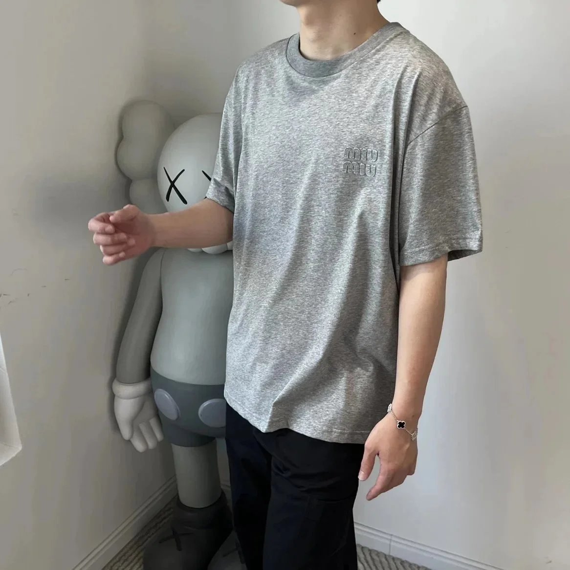 Item ID 8327 Miumiu- Miu Miu -2023ss- patch Logo short sleeves - flower gray - Ultr