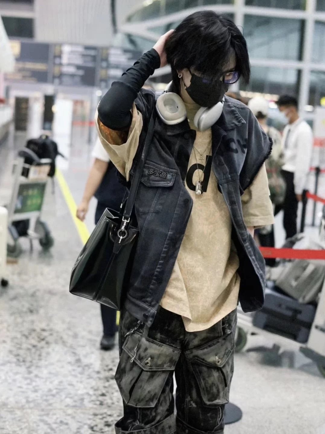 Item ID 8369 Advanced customization - Opening nameplate sweater chain - Classic - M