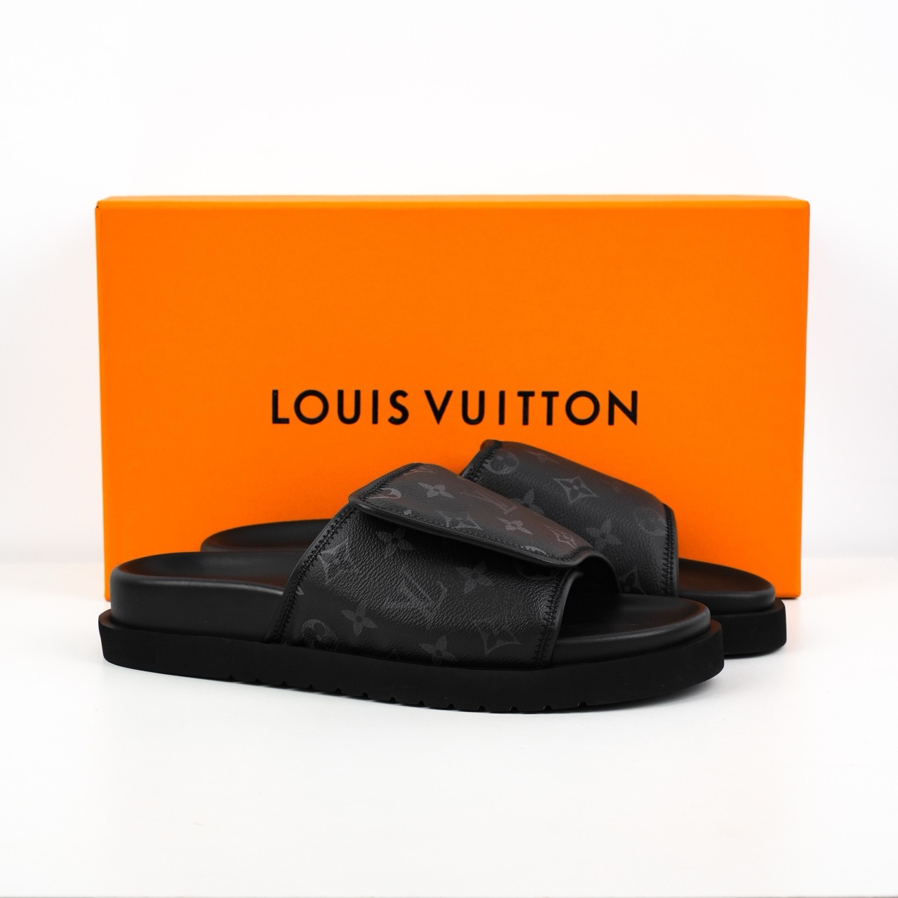 Lv Miami Damier 圆头一字拖鞋系列 黑色