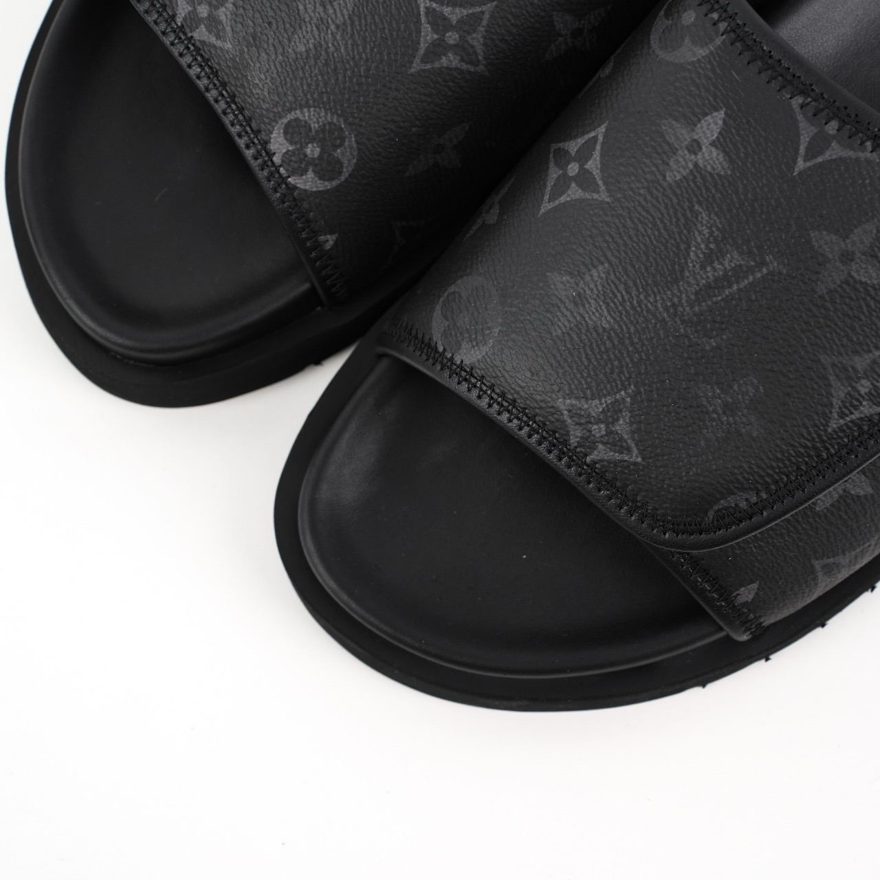 Lv Miami Damier 圆头一字拖鞋系列 黑色