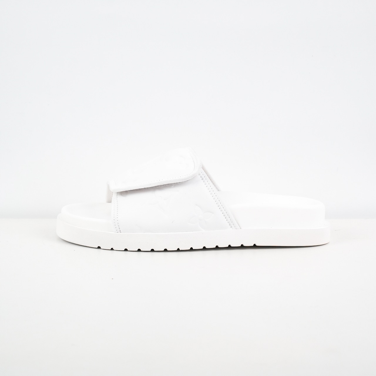 Lv Miami Damier 圆头一字拖鞋系列 白色