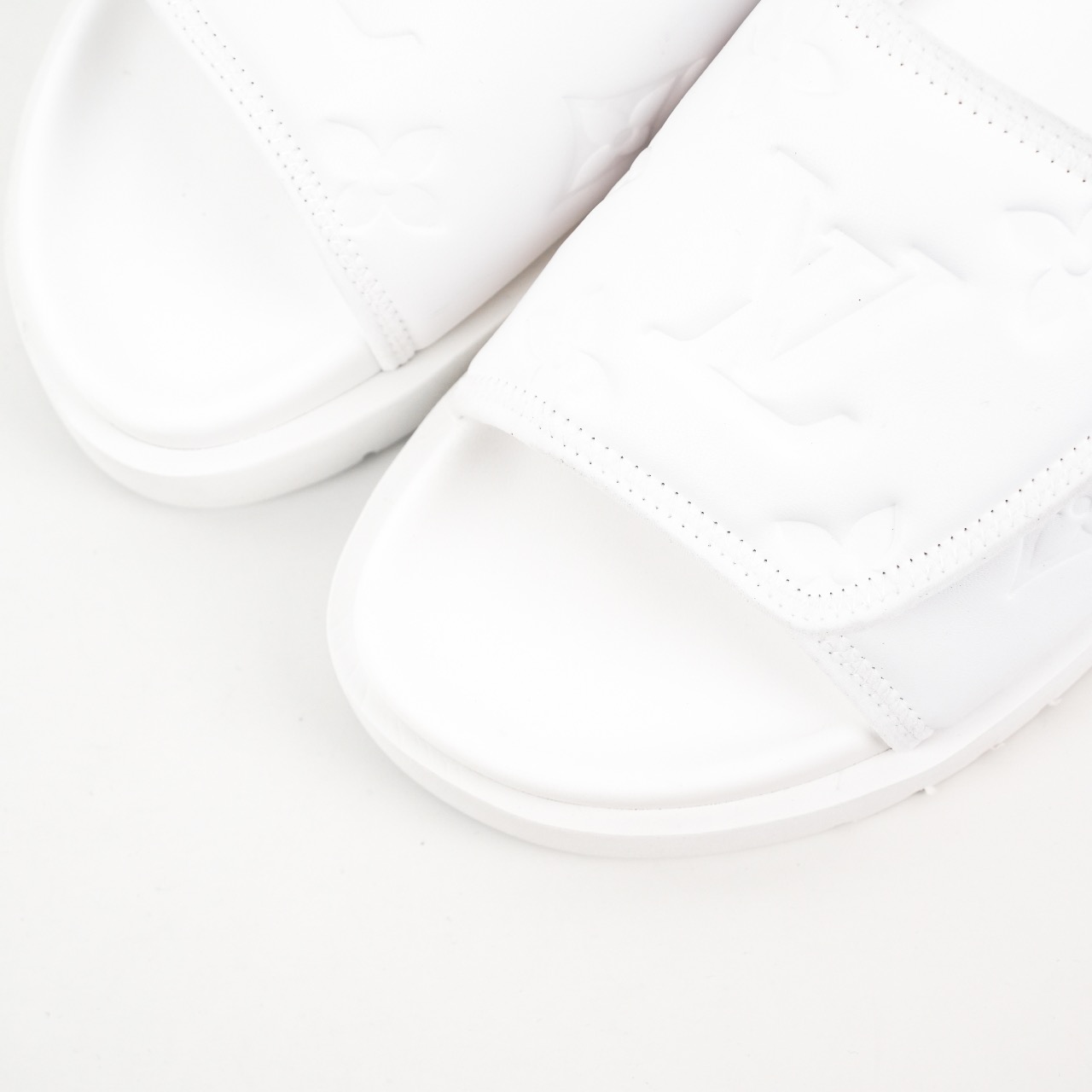 Lv Miami Damier 圆头一字拖鞋系列 白色