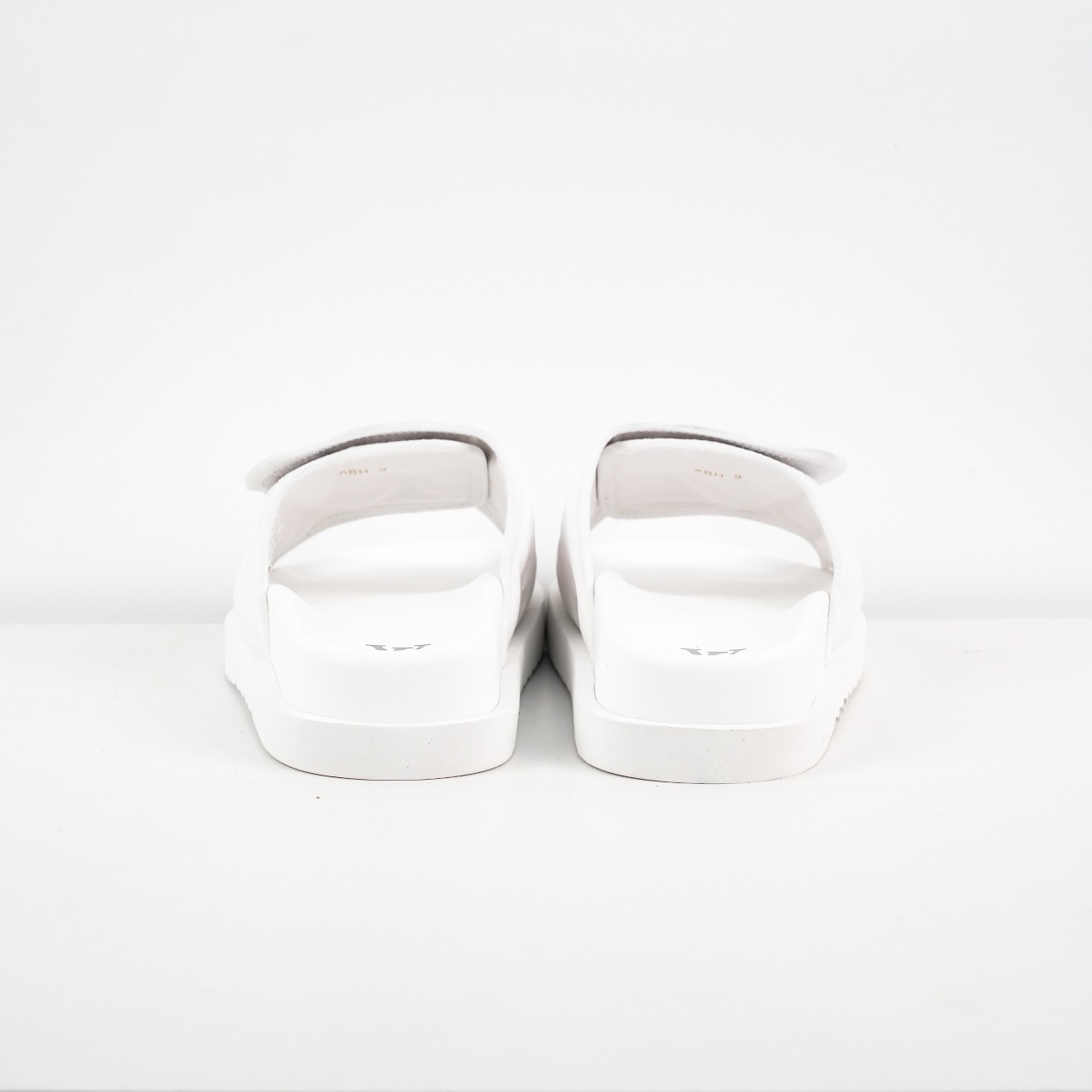 Lv Miami Damier 圆头一字拖鞋系列 白色