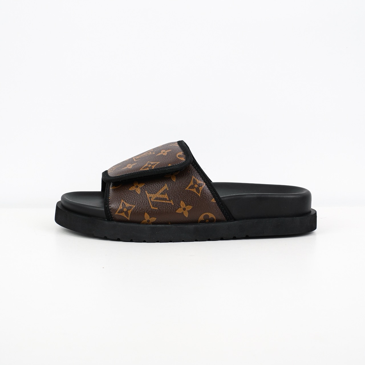 Lv Miami Damier 圆头一字拖鞋系列 经典花纹