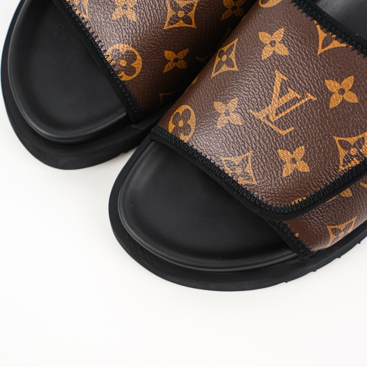 Lv Miami Damier 圆头一字拖鞋系列 经典花纹