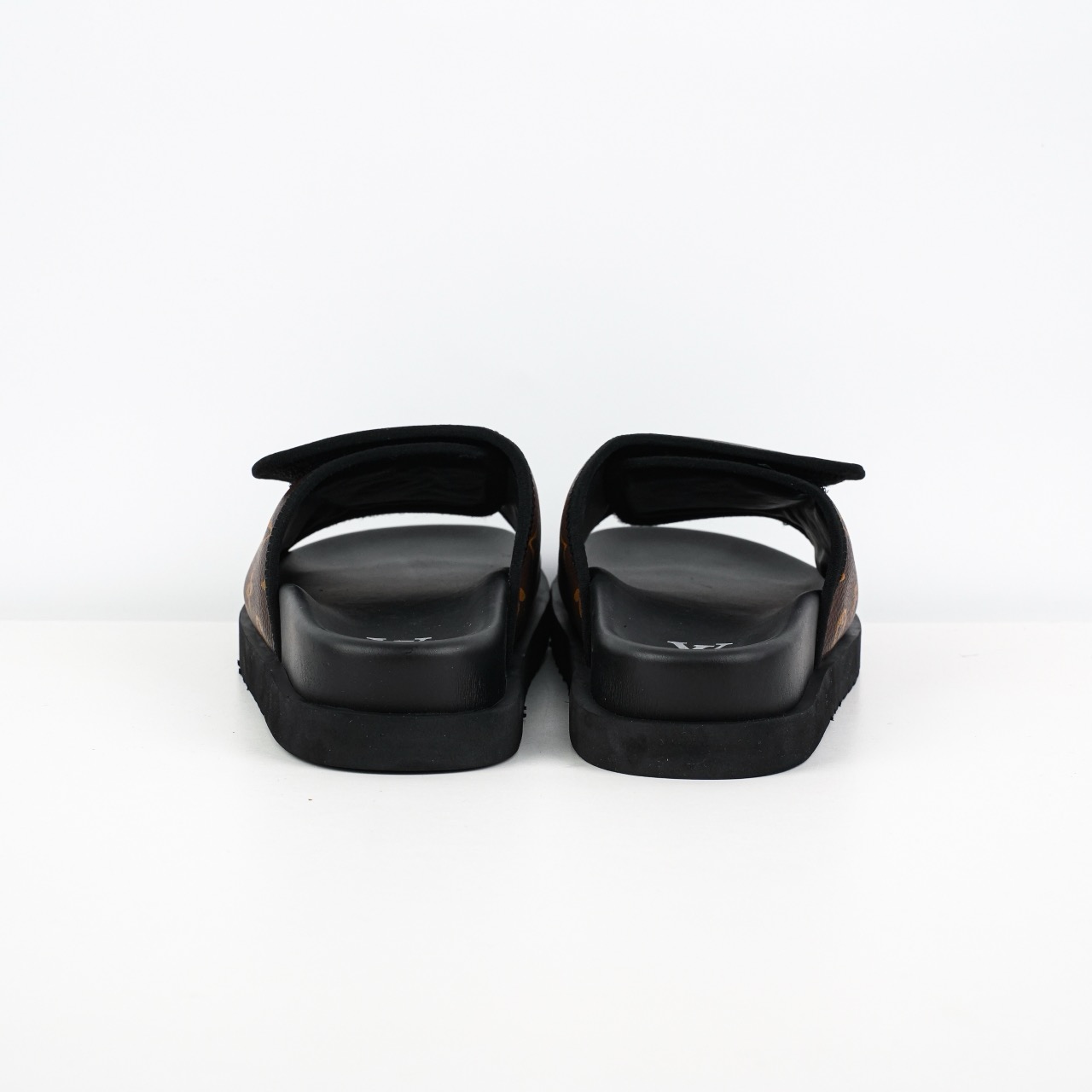 Lv Miami Damier 圆头一字拖鞋系列 经典花纹