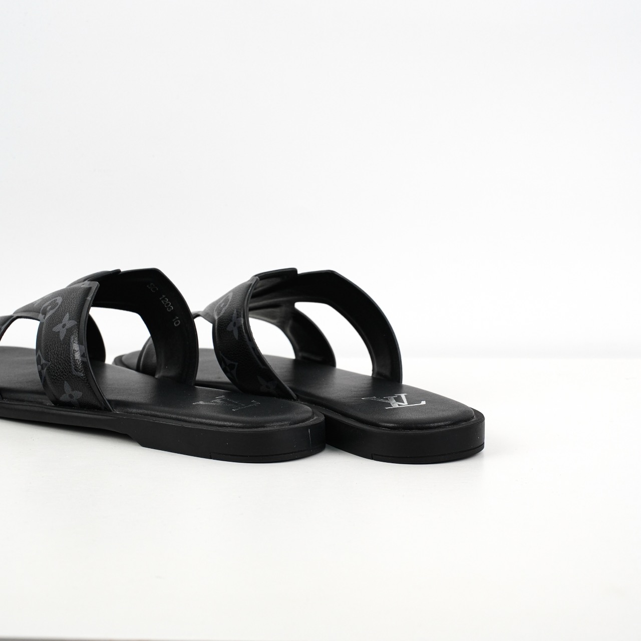 Louis Vuitton Oasis 经典系列2024最新经典款拖鞋 皮黑花纹