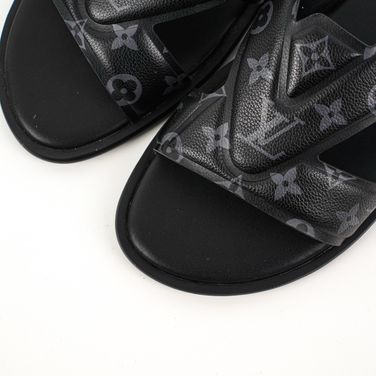 Louis Vuitton Oasis 经典系列2024最新经典款拖鞋 皮黑花纹