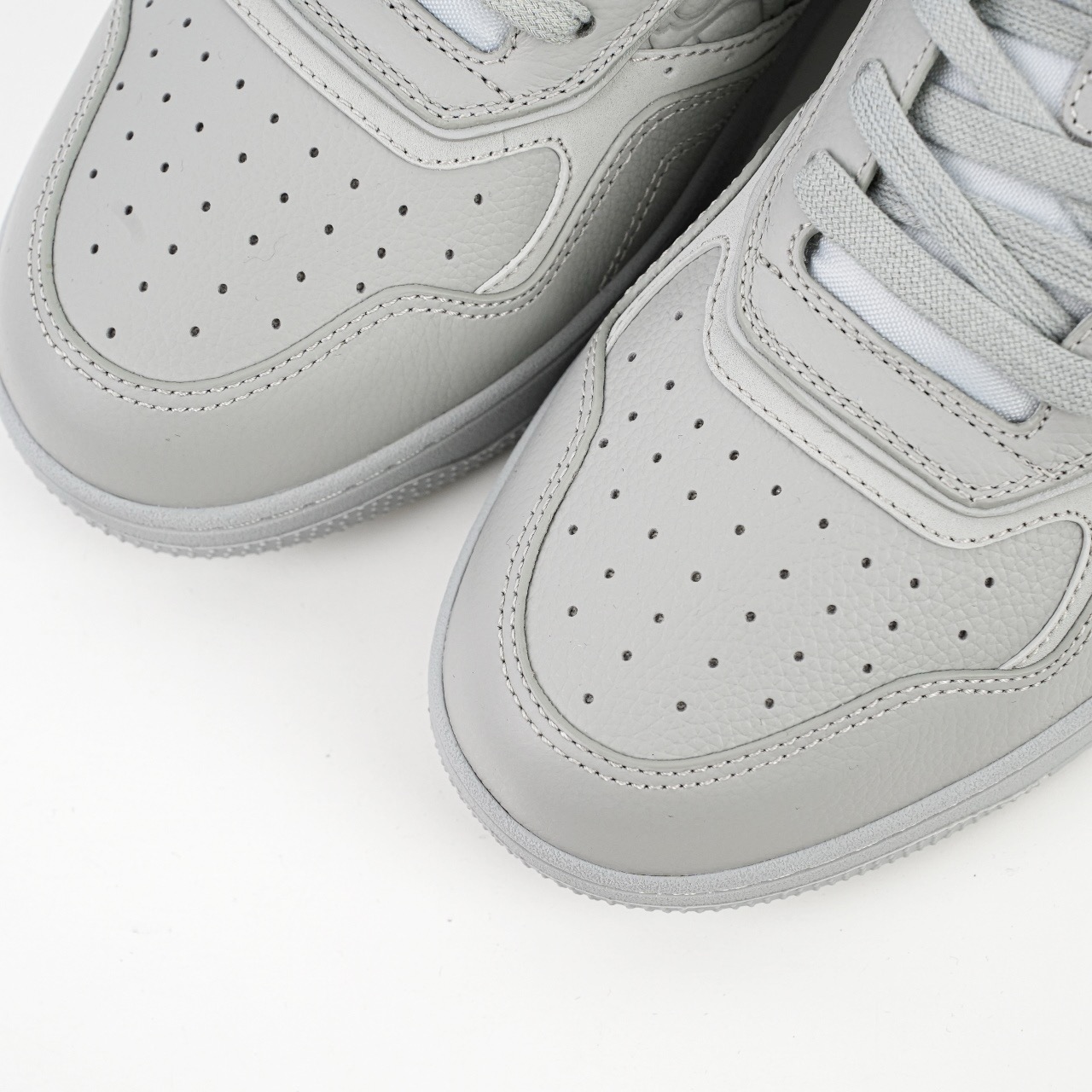 DIOR 迪奥 B27 底帮 经典者侈品休闲运动板鞋 皮革款灰色