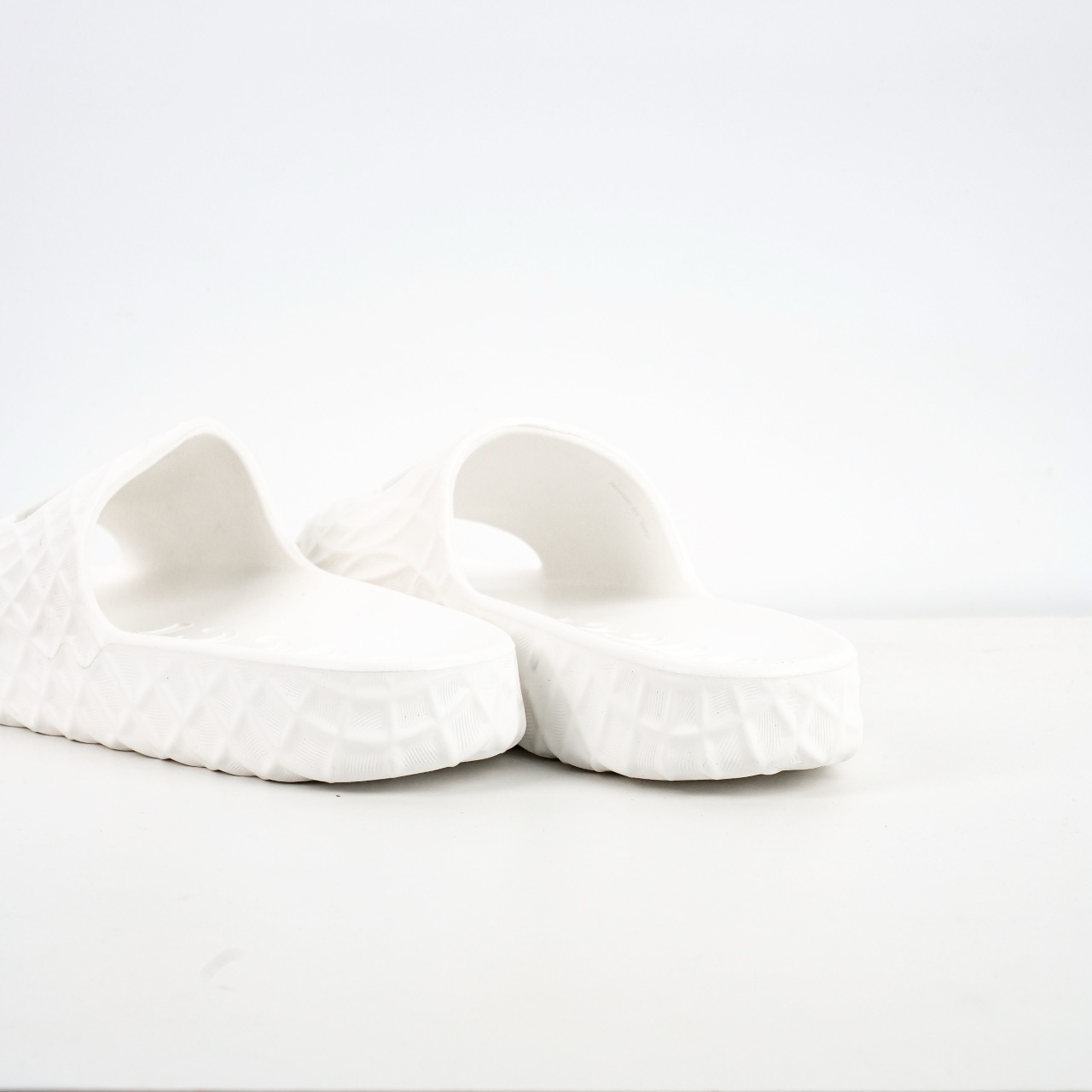 Gucci 古驰 5D压花一体拖鞋 历年经典爆款 白色