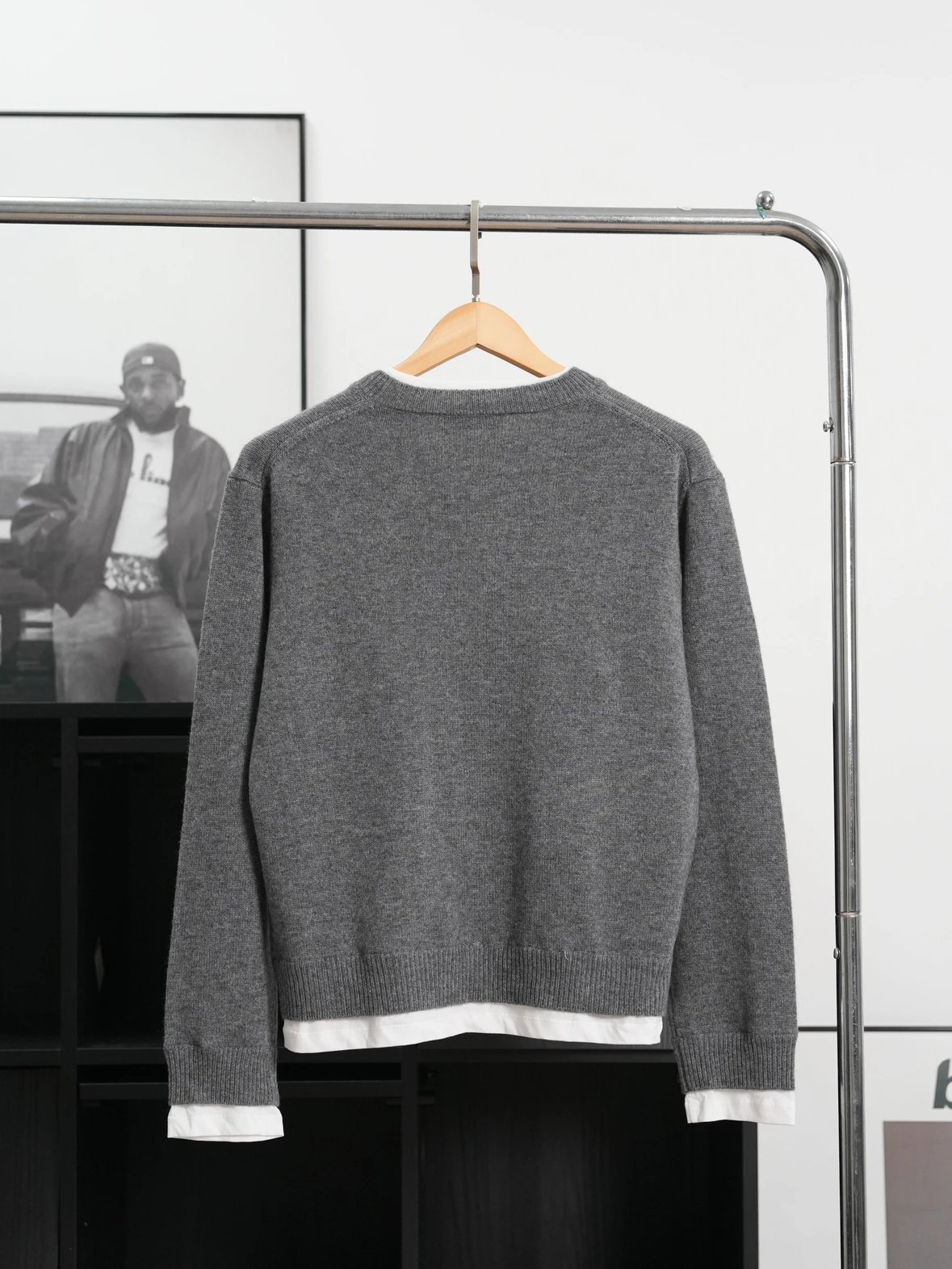 Item ID 8264 M1UM1U Miu Miu FW25 contrasting _cashmere mixed yarn_ V-neck knitted s