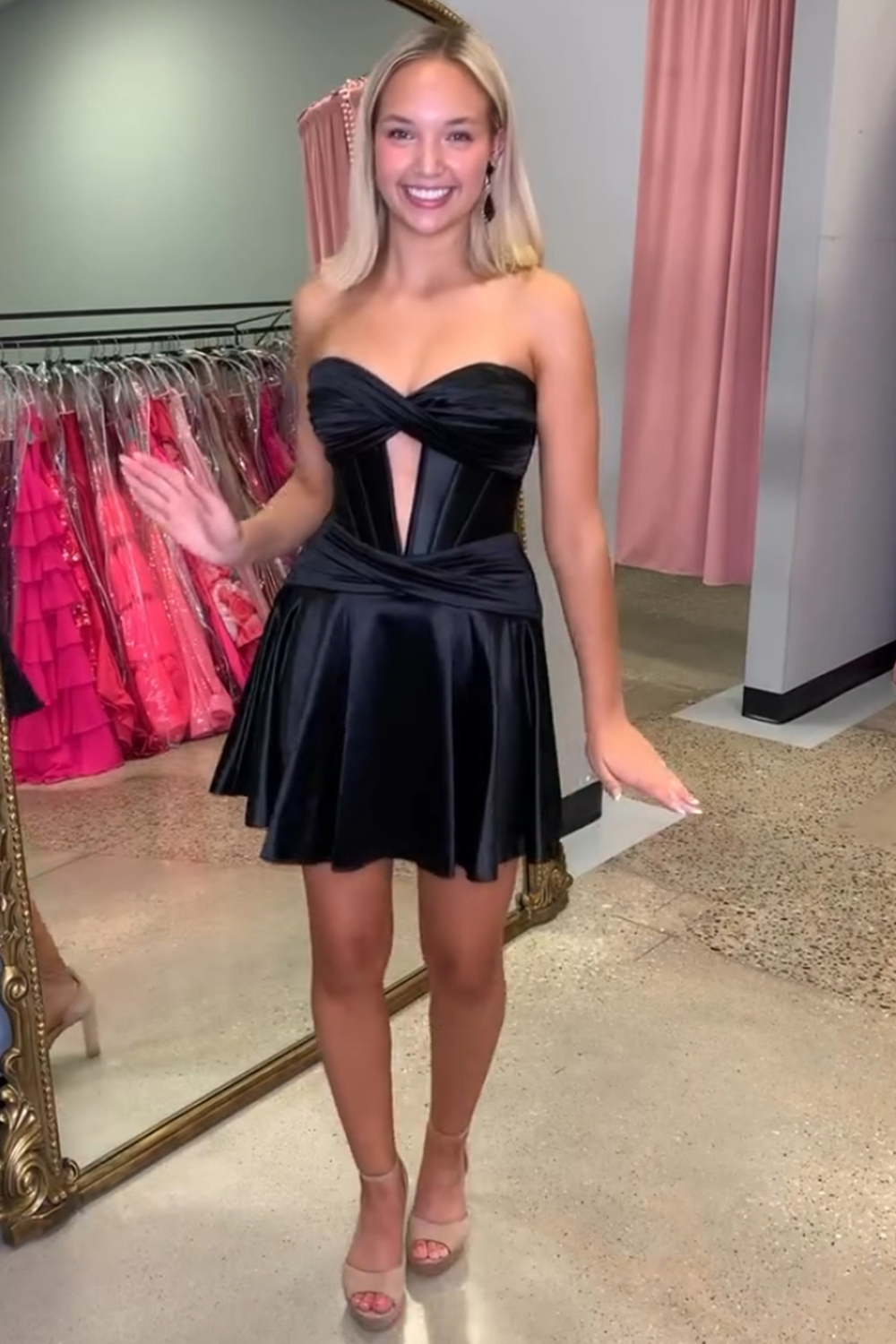 Red Sweetheart A-Line Satin Corset Short Homecoming Dress