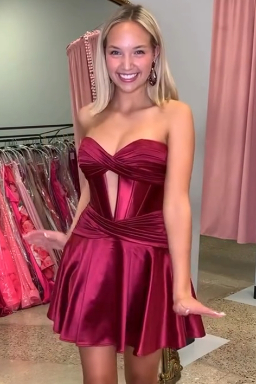 Red Sweetheart A-Line Satin Corset Short Homecoming Dress