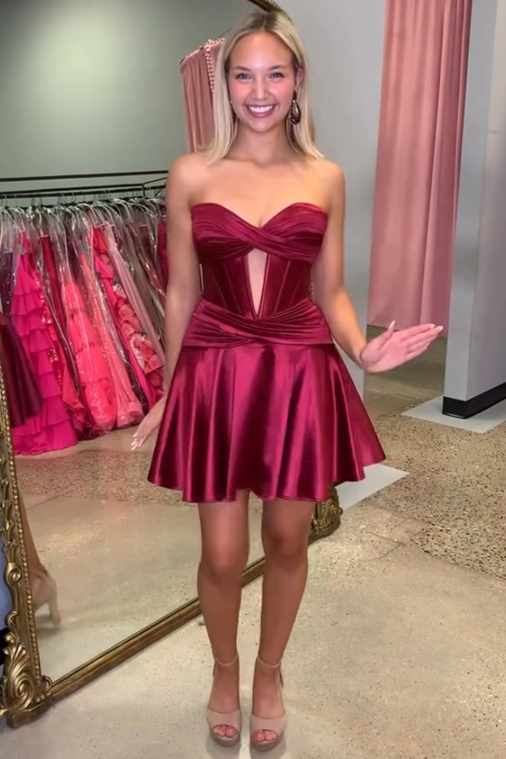 Red Sweetheart A-Line Satin Corset Short Homecoming Dress