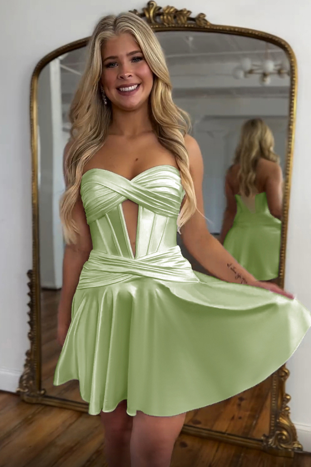 Trendy Burgundy Sweetheart A-Line Short Satin Corset Homecoming Dress