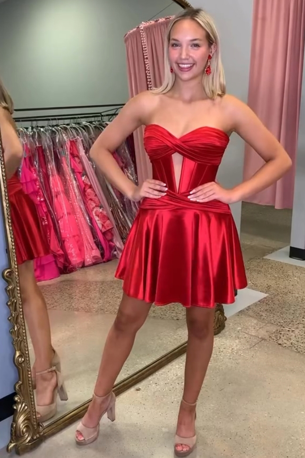 Red Sweetheart A-Line Satin Corset Short Homecoming Dress