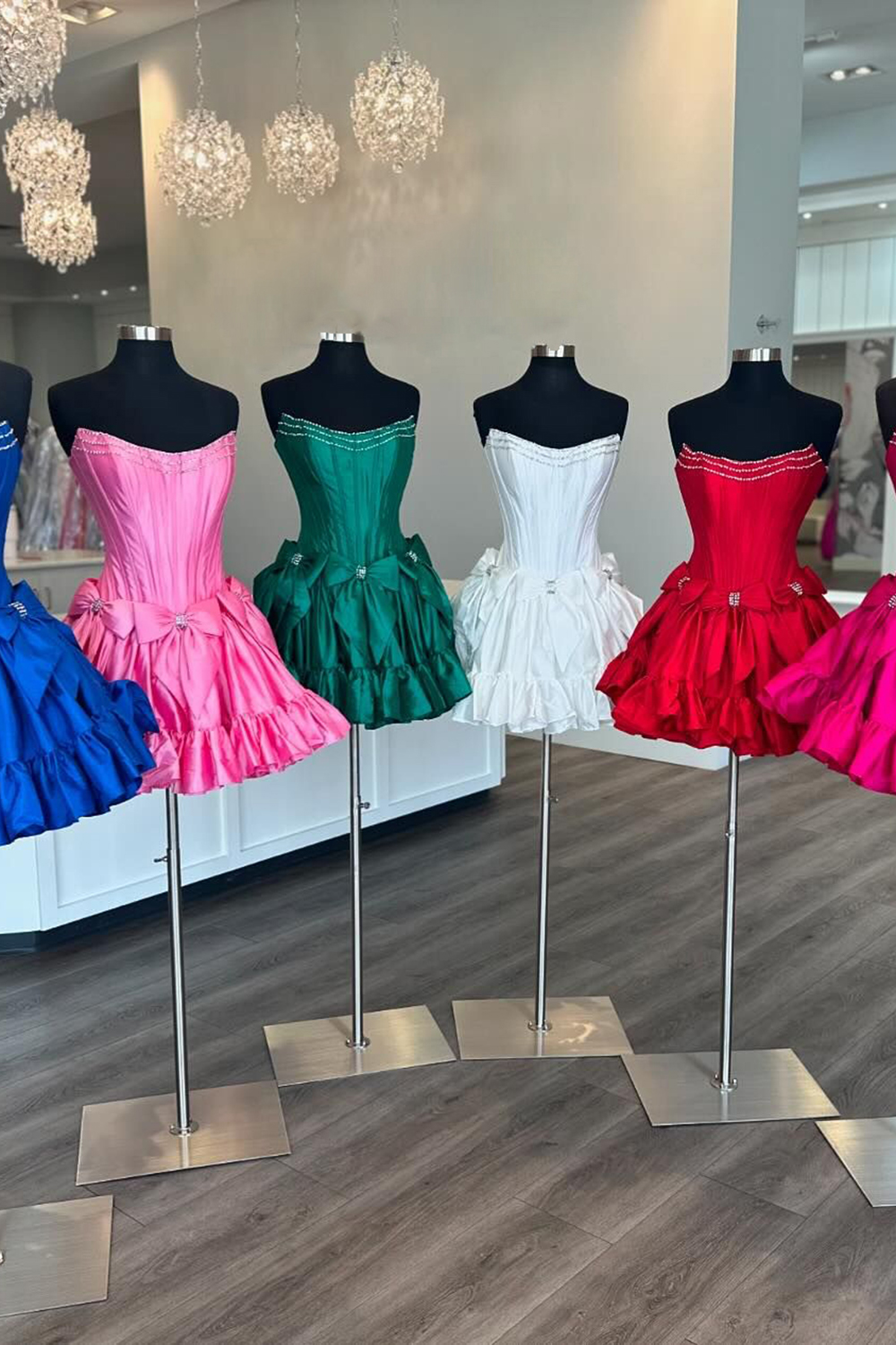 Trendy Black Strapless A-Line Satin Short Homecoming Dress with Bow