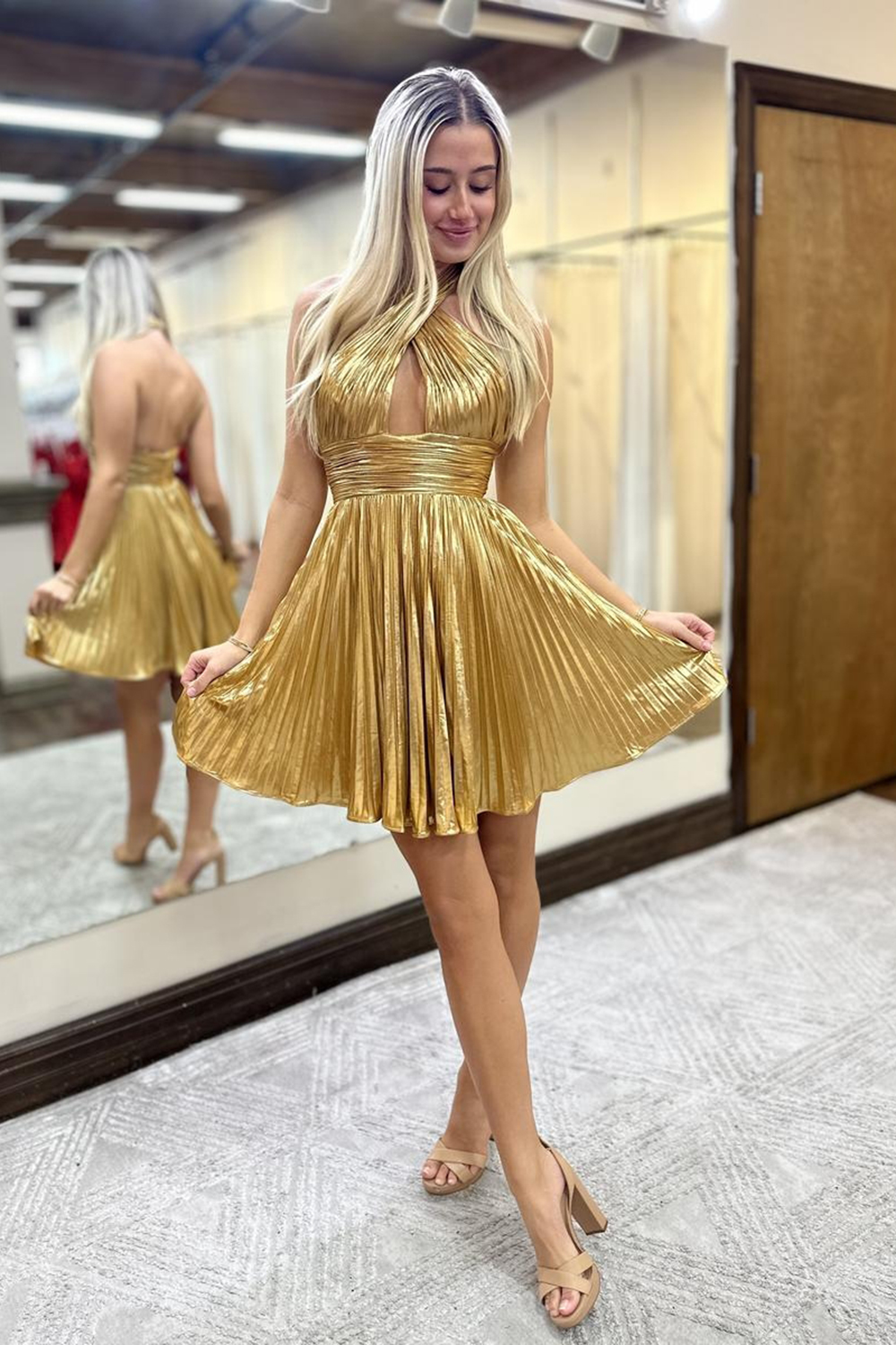Gold Metallic Halter Neck A-Line Pleated Short Homecoming Dress 