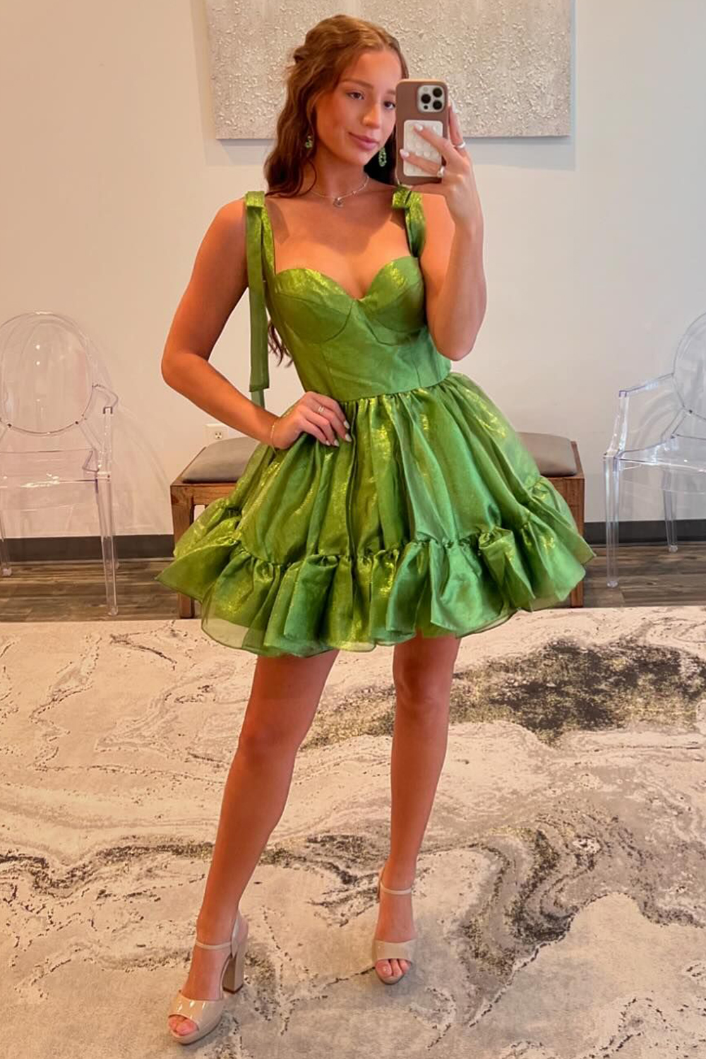 Sparkly Kelly Green Ruffled Short Homecoming Dress with Bows Sweetheart Adjustable Straps A Line Cocktail Dress