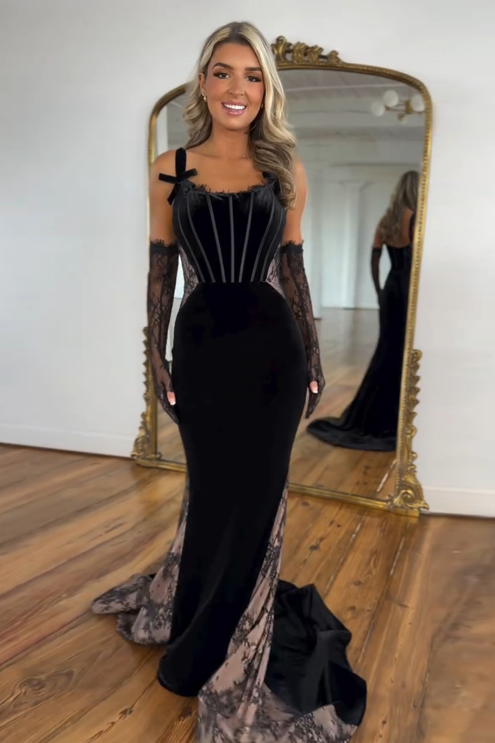 Black Spaghetti Straps Mermaid Velvet Long Corset Prom Dress