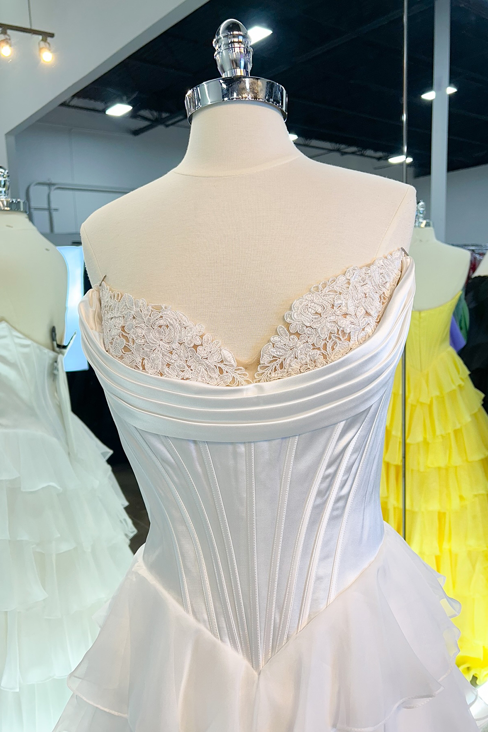 Hellymoon Women White Long Corset Prom Dress A-Line Sweetheart Ball Gown Chiffon Ruffled Sweet 16 Dress with Slit