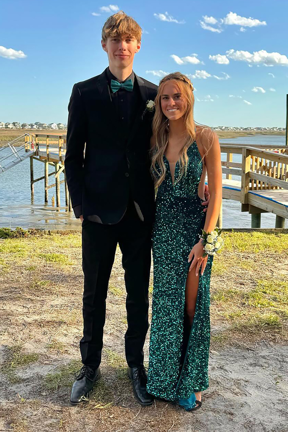 Sparkly Emerald Green Spaghetti Straps Mermaid Sequin Long Prom Dress
