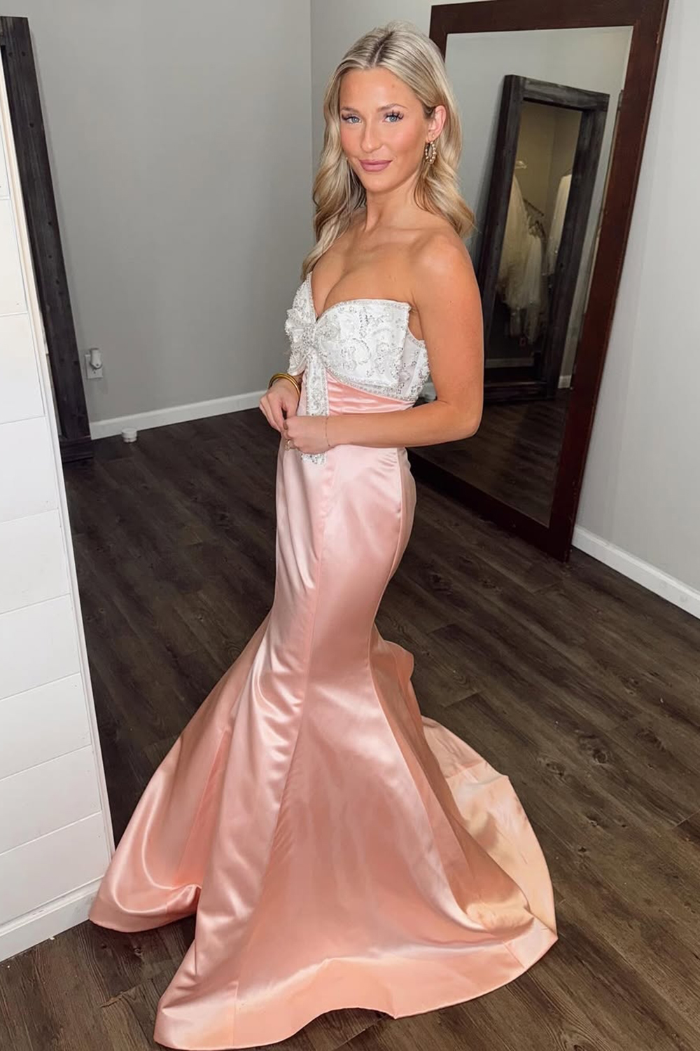 Chic Blush Sweetheart Satin Mermaid Long Prom Dress with Bow