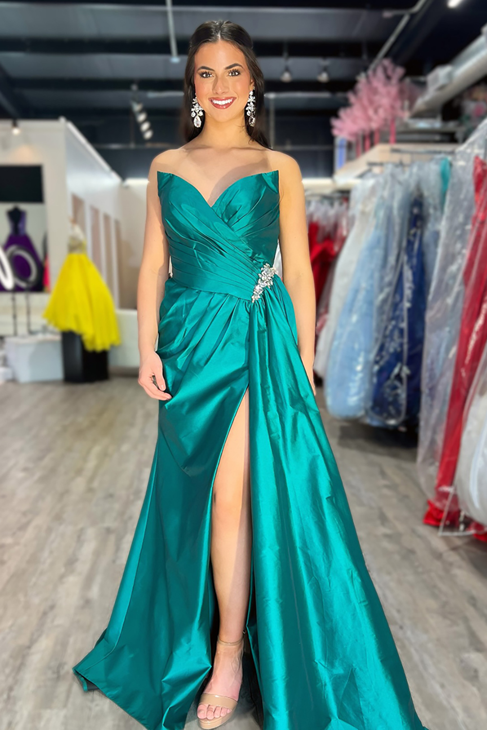 Emerald Green Sweetheart A-Line Satin Ruched Long Prom Dress