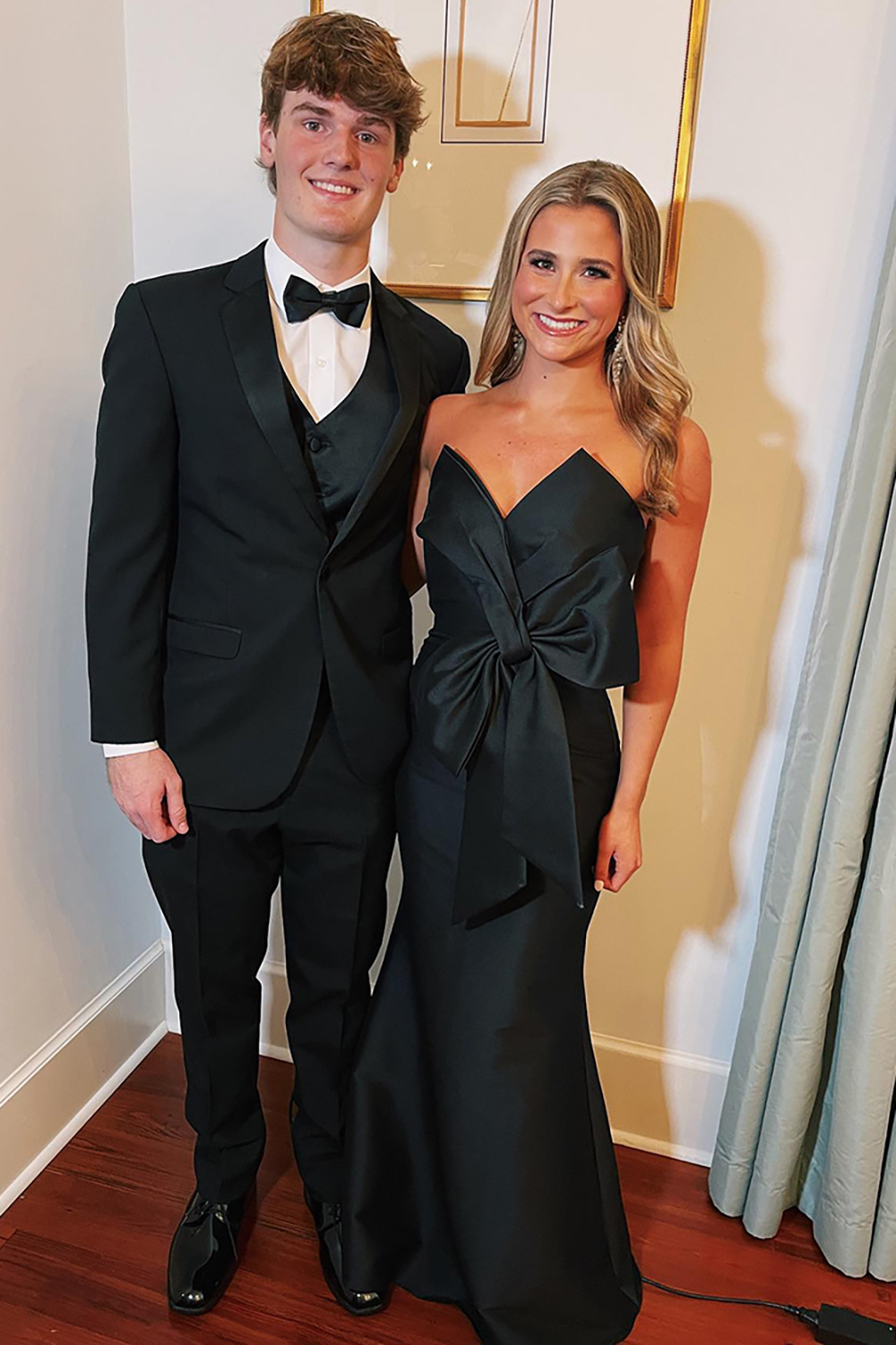 Simple Black Sweetheart Mermaid Satin Long Prom Dress with Bow