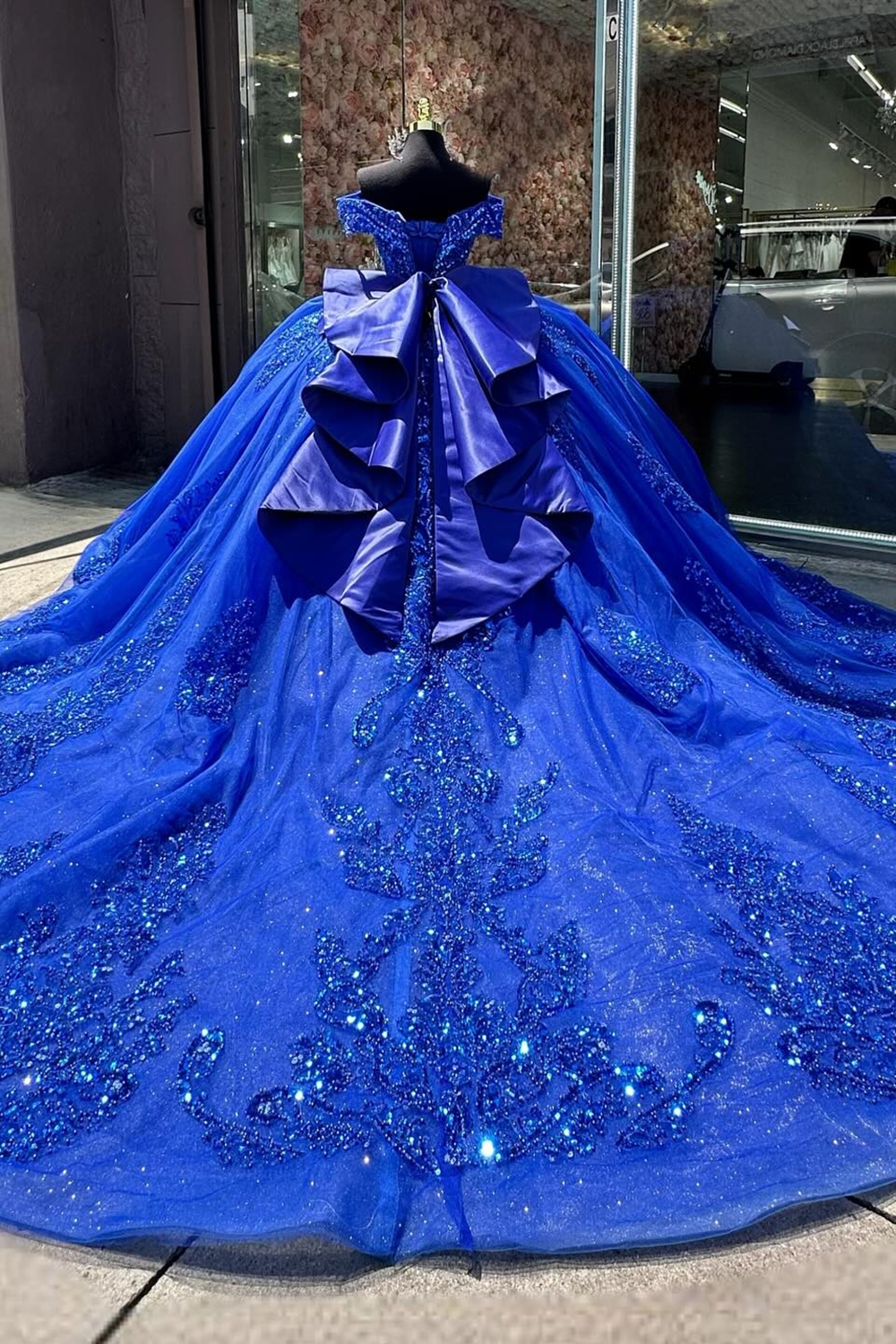 Sparkly Royal Blue Off the Shoulder Beaded Applique Bow Pincess Tulle Quinceanera Dress with Train
