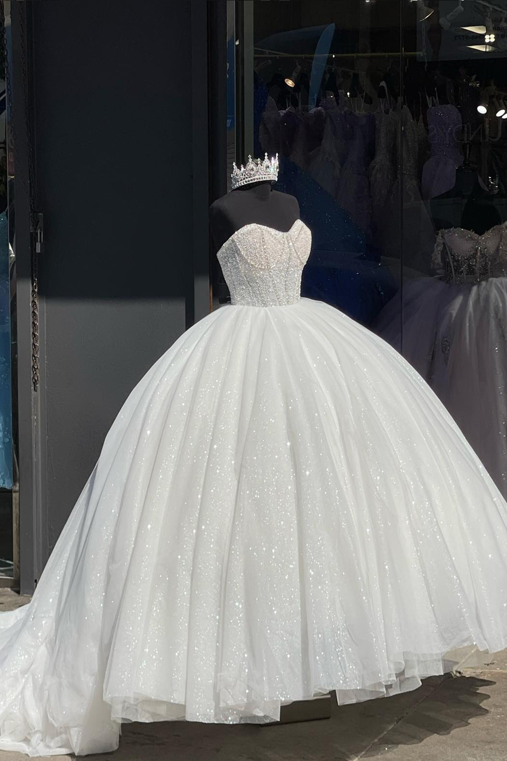 Sparkly White Sweetheart Beaded Ball Gown Tulle Quinceanera Dress