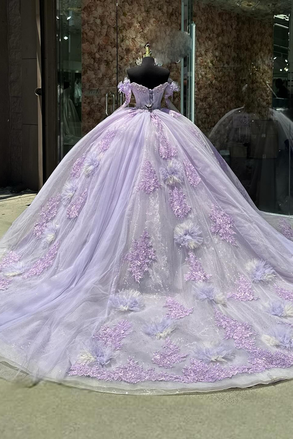 Lilac Sweetheart Beaded Applique Ball Gown Tulle Quinceanera Dress with Long Sleeves