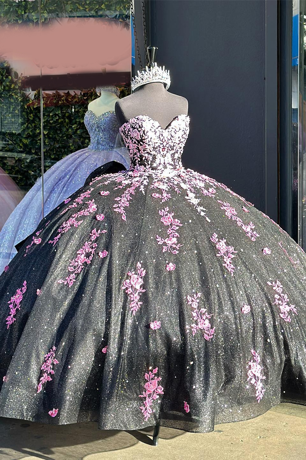 Sparkly Black Pink Sweetheart Sequin Applique Princess Tulle Quinceanera Dress with Long Sleeves
