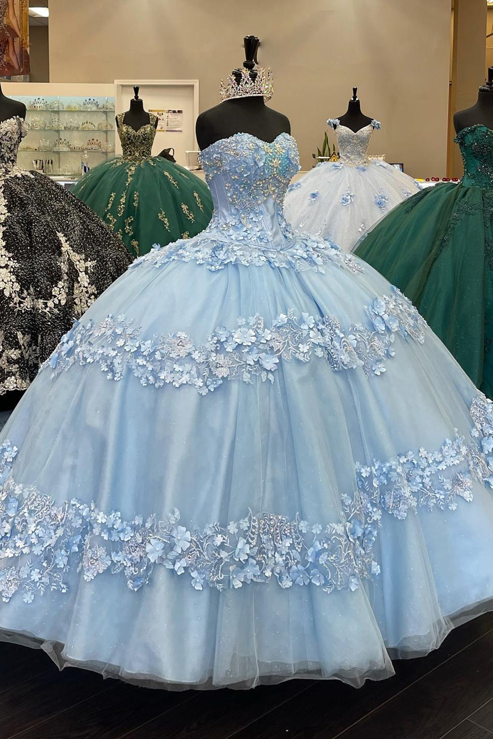 Light Blue Sweetheart Beaded Applique Princess Tulle Quinceanera Dress with Train