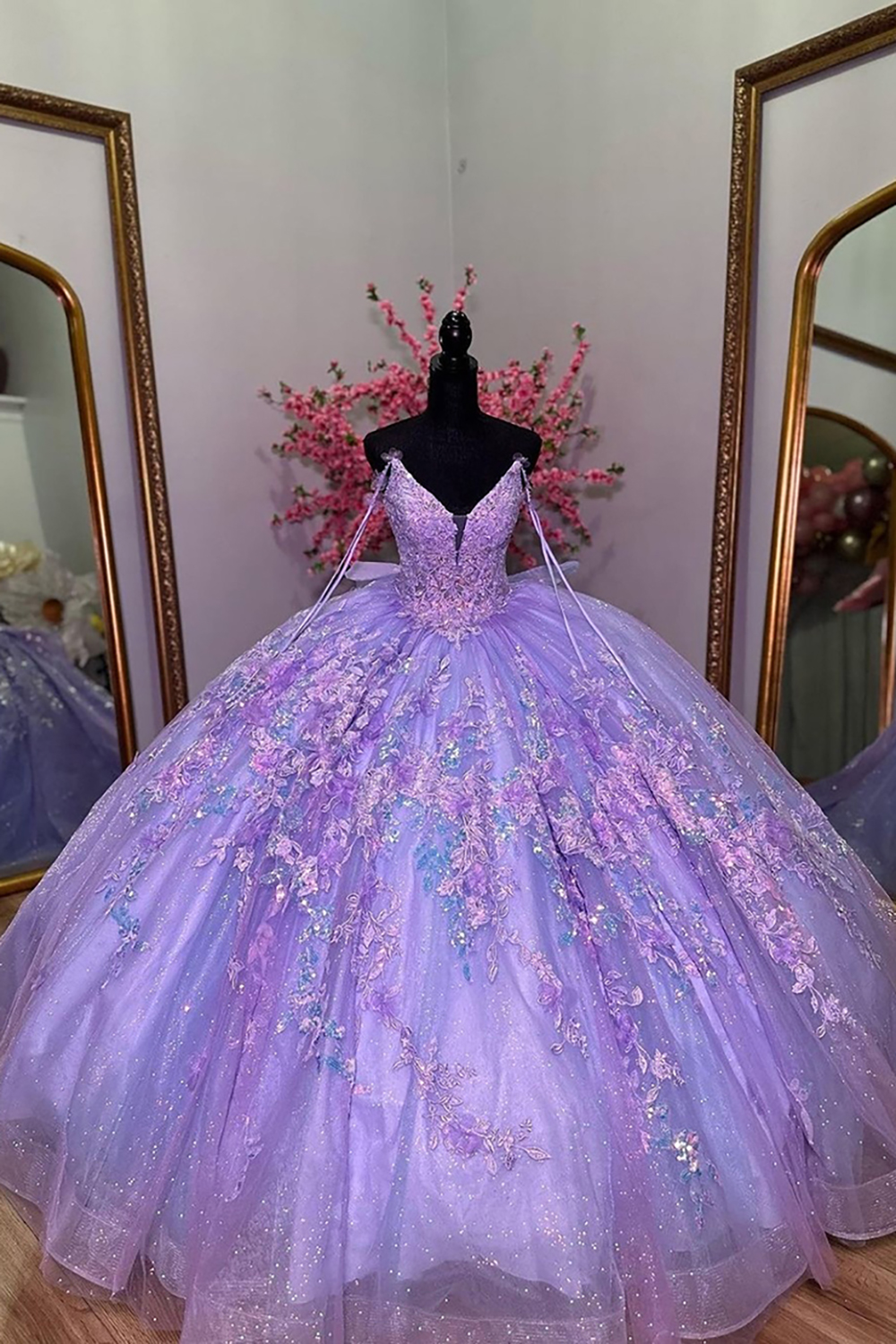 Sparkly Lavender Spaghetti Straps Princess Quinceanera Dress with Appliques