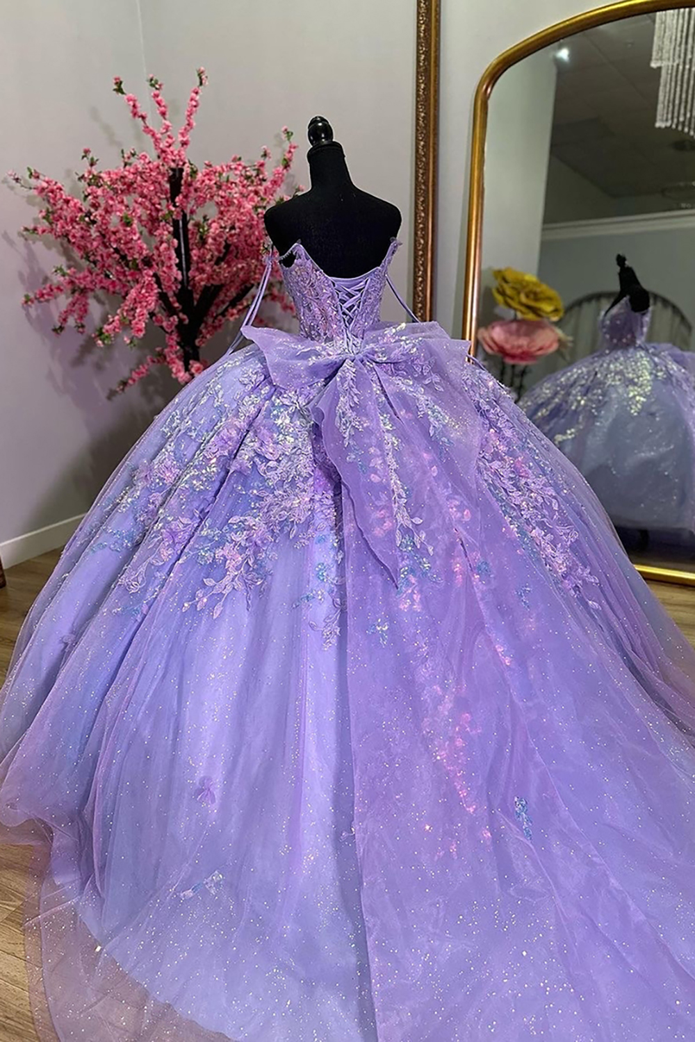 Sparkly Lavender Spaghetti Straps Princess Quinceanera Dress with Appliques
