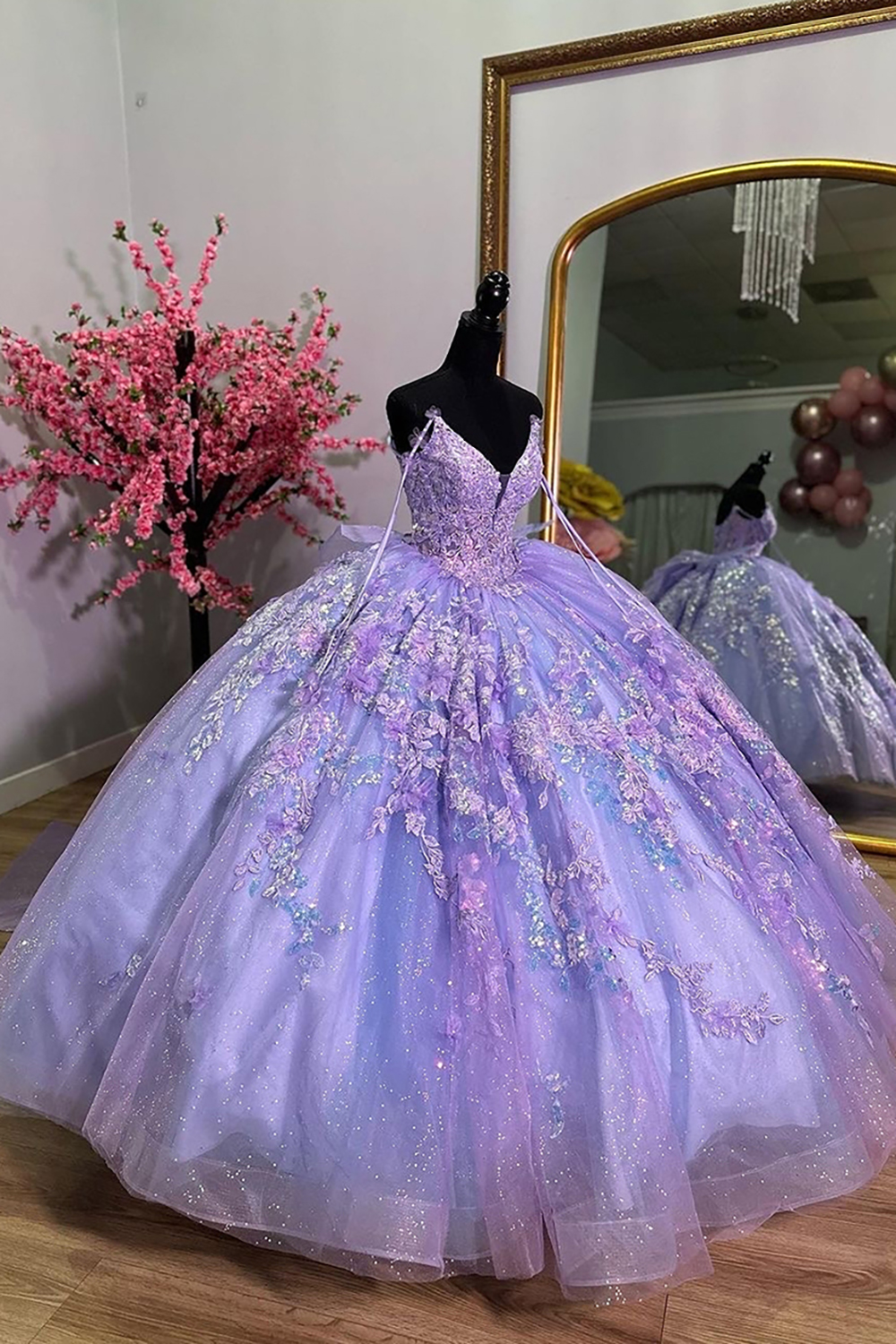 Sparkly Lavender Spaghetti Straps Princess Quinceanera Dress with Appliques