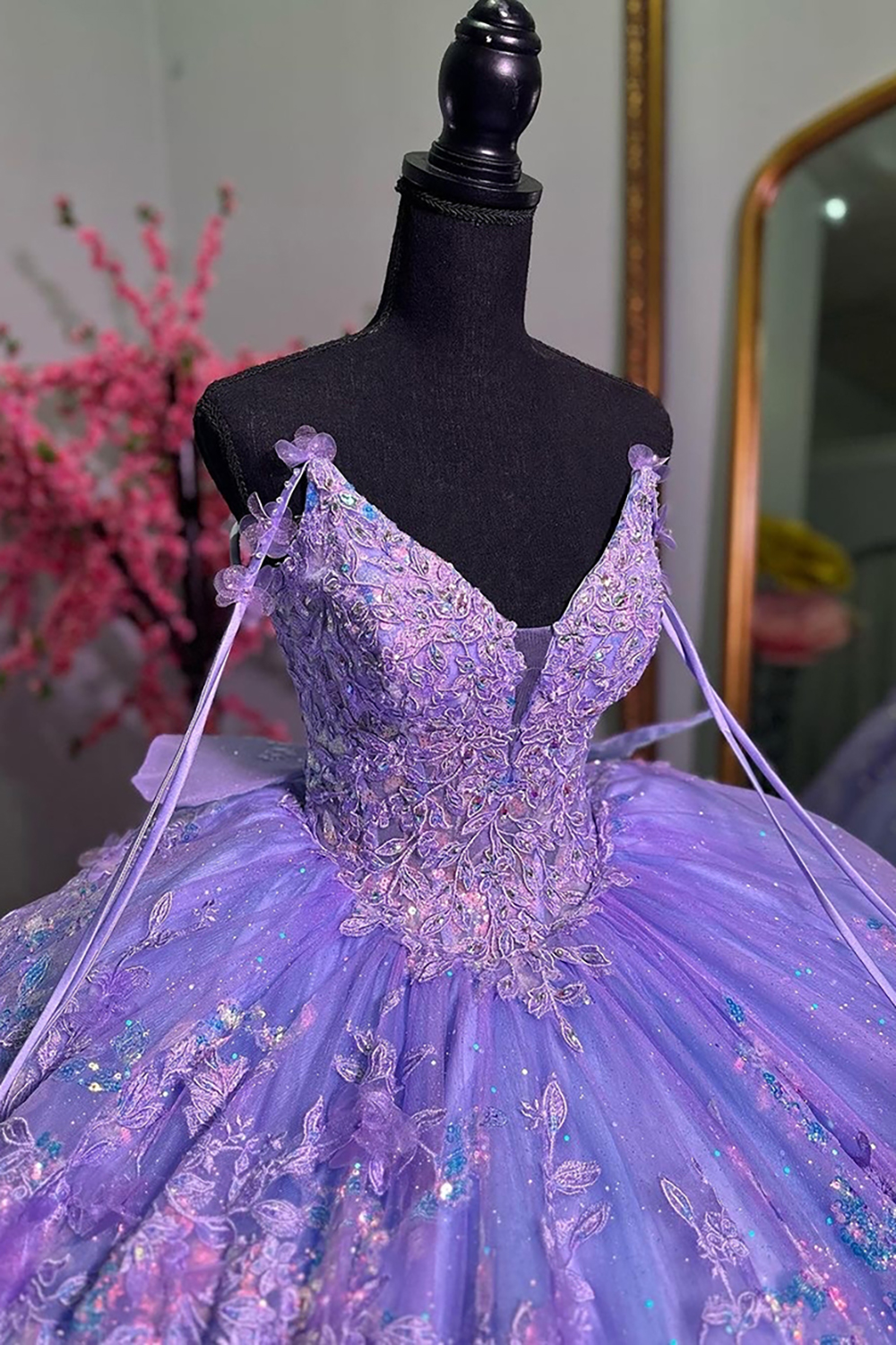 Sparkly Lavender Spaghetti Straps Princess Quinceanera Dress with Appliques