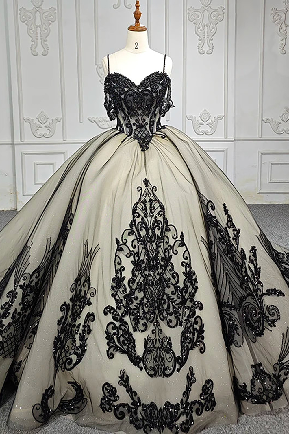 Glitter Black Spaghetti Straps Princess Tulle Applique Quinceanera Dress with Beading