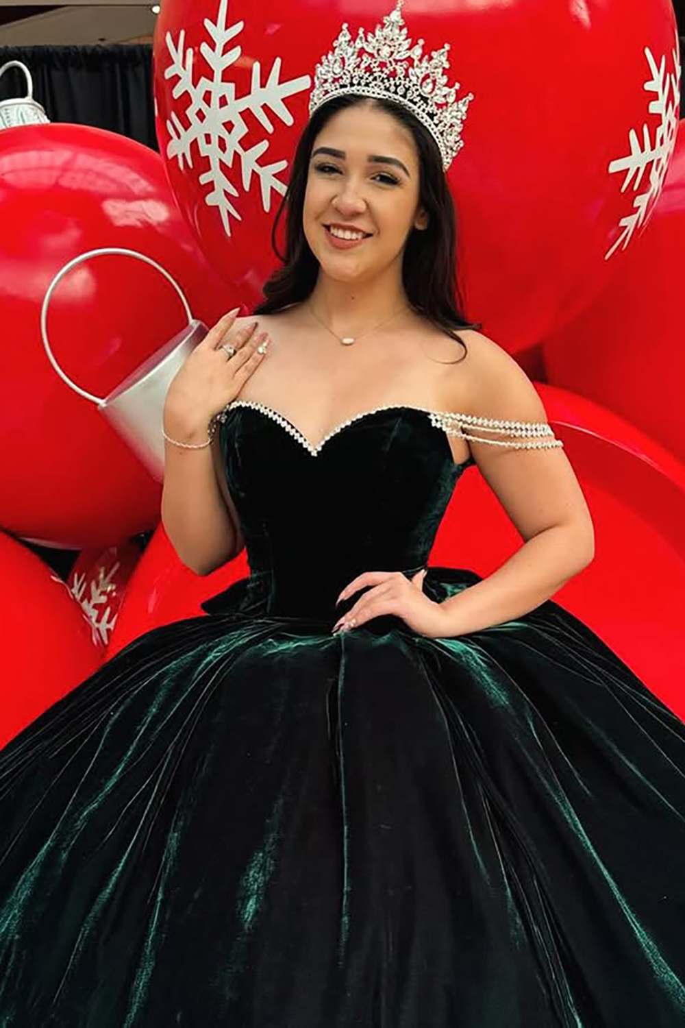 Pine Green Off the Shoulder Ball Gown Velvet Quinceanera Dress with Bow