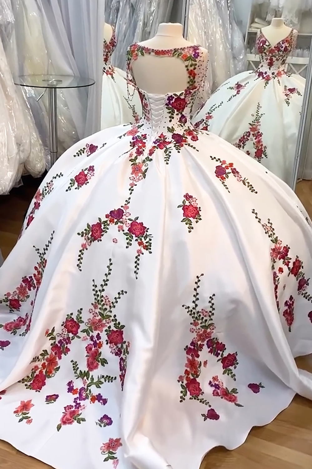 White V-neck Ball Gown Satin Red Applique Quinceanera Dress with Fringe