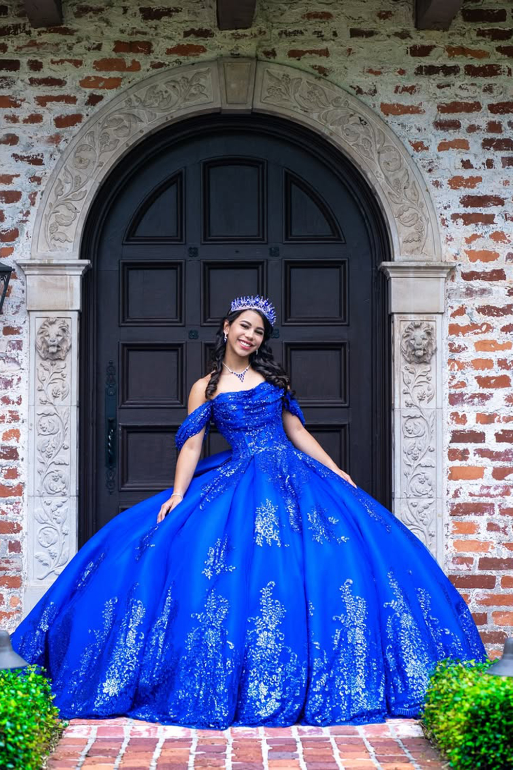 Royal Blue Off the Shoulder Bow Sequins Applique Princess Tulle Quinceanera Dress with Train
